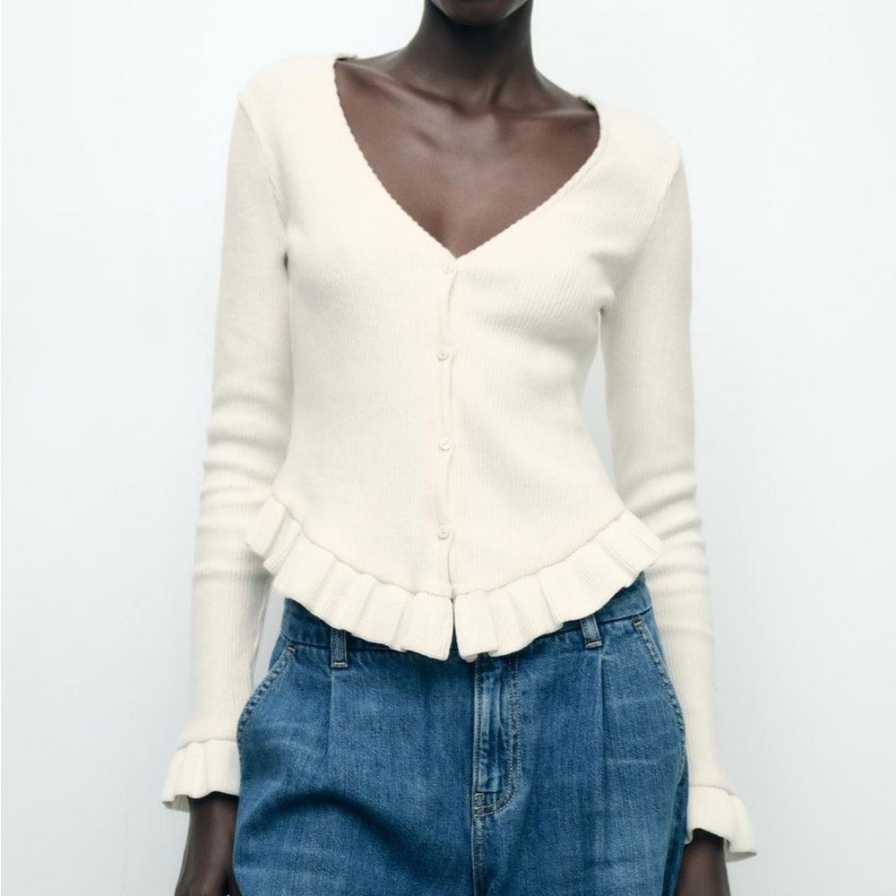 Chic Cream Cardigan with Ruffle Hem